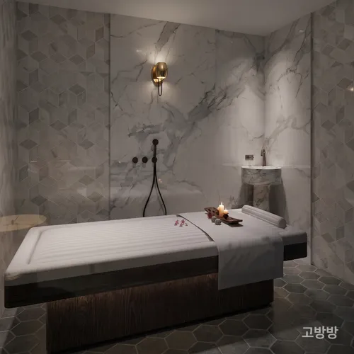 촛불 조명 아래 대리석 트리트먼트룸에 마사지 베드가 놓인 엠파이어 사우나, 마카오