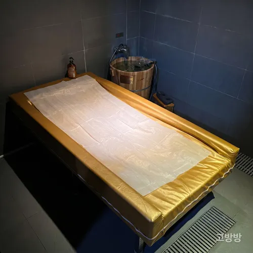 나무 물통과 골드 세신 베드를 갖춘 넘버원 사우나 스크럽룸, 마카오