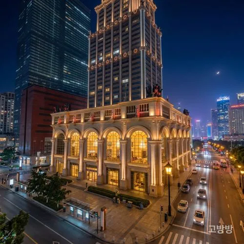 밤 조명이 켜진 빅토리아 사우나가 위치한 호텔 건물 외관 야경, 마카오
